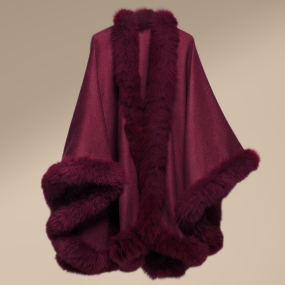 Exclusive Luxury Baby Alpaca Cape with Fur - Picture 1 of 6